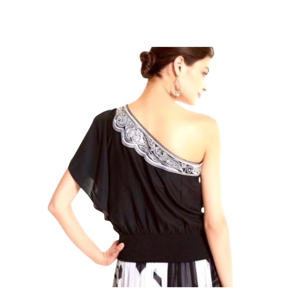 White House Black Market Black and Silver One-Shoulder Blouse - Picture 2 of 14